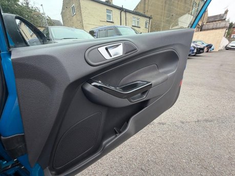 Ford Fiesta ZETEC 12