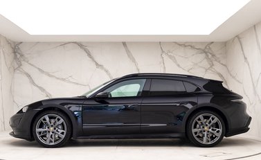 Porsche Taycan 4 Cross Turismo 2