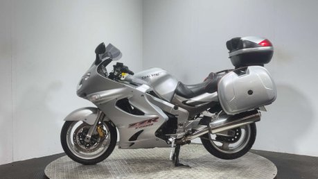 Kawasaki ZZR 2004 ONLY 29K FULL LUGGAGE NEW MOT SERVICED BIG CC TOURER 4
