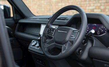 Land Rover Defender 110 X P400 11