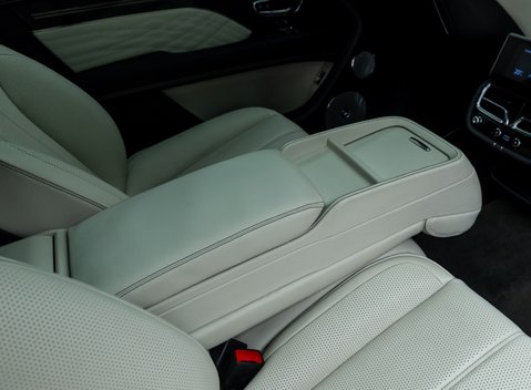 Bentley Bentayga V8 AZURE EWB First Edition 21