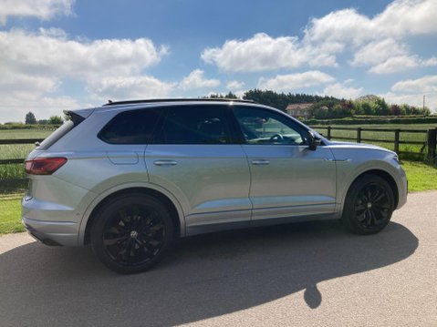 Volkswagen Touareg 3.0 TDI V6 Black Edition Tiptronic 4Motion Euro 6 (s/s) 5dr 6