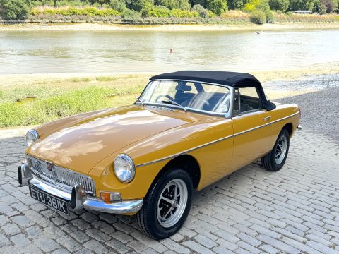 MG B ROADSTER 14