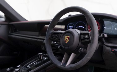 Porsche 911 Carrera GTS (992) 8