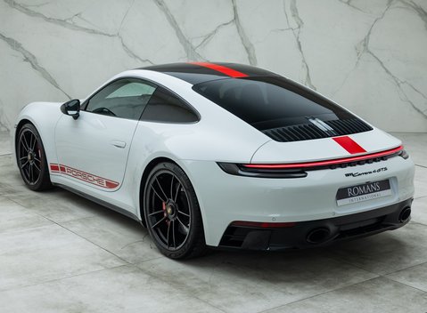 Porsche 911 Carrera 4 GTS (992) 12
