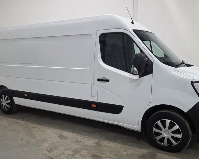 Renault Master RENAULT MASTER LWB DIESEL FWD LM35dCi 135 Business+ Medium Roof Van