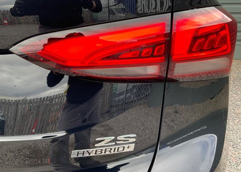 MG ZS 1.5 HYBRID+ TROPHY 13