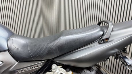 Yamaha XJR1300 RACER 2015 13K MOT MARCH 2027 WARRANTY MUSCLE BIKE 28