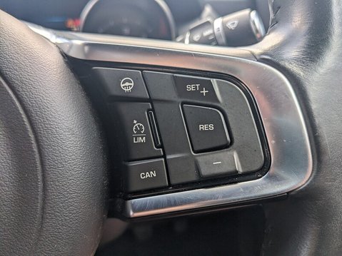 Jaguar XE R-SPORT 17