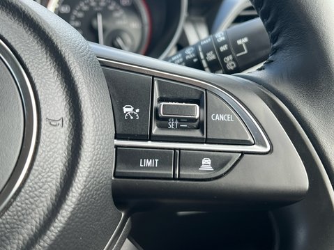 Suzuki Swift SZ5 DUALJET ALLGRIP MHEV 33