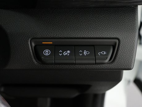 Renault Trafic SL30 E-Tech Advance RC Panel Van 27