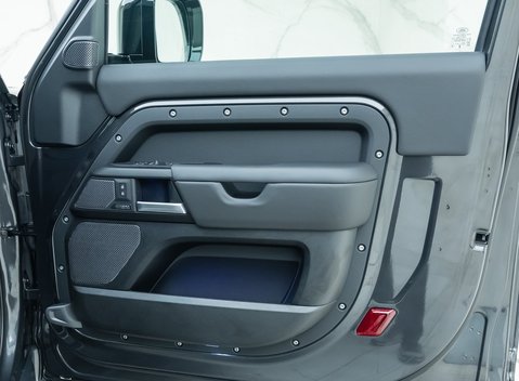 Land Rover Defender 90 V8 Carpathian Edition 23