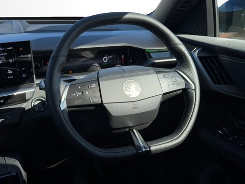 Vauxhall Grandland 157kW GS 73kWh 5dr Auto 17