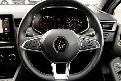 Renault Clio ICONIC TCE 20