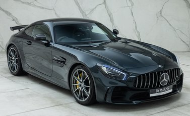 Mercedes-Benz AMG GT R 8