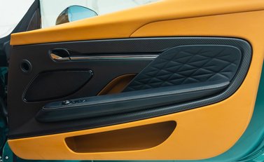 Aston Martin DB12 V8 22