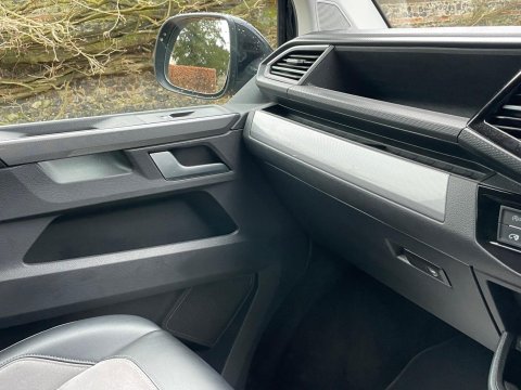 Volkswagen Caravelle 2.0 TDI Executive MPV 5dr Diesel DSG Euro 6 (s/s) (150 ps) 37