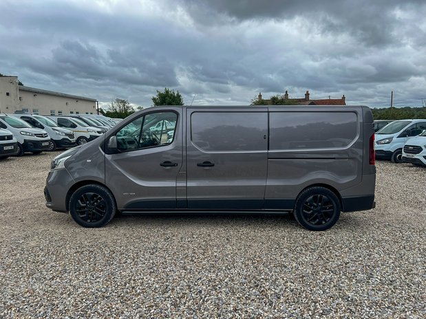 Renault Trafic LWB L2H1 Low Roof Sport LL30 Air Con Alloy Wheels EURO 6 NO VAT 1