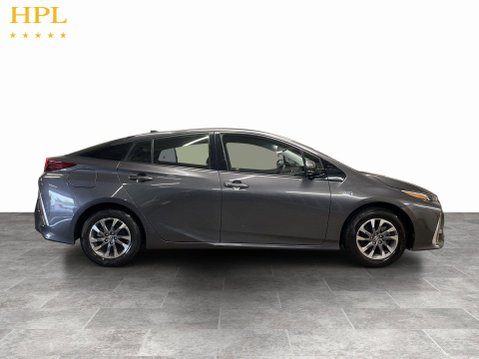Toyota Prius 1.8 VVT 8.8kWh Business Edition Plus Hatchback 5dr Petrol Plug-in Hybrid CV 8