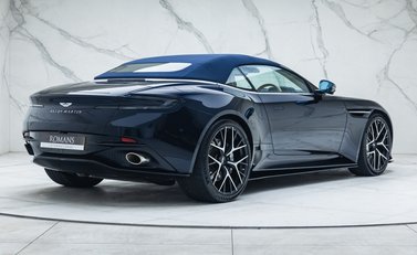 Aston Martin DB12 Volante 9