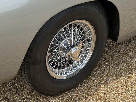 Aston Martin DB6 MANUAL 44