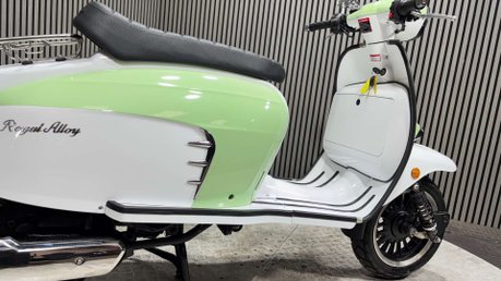Royal Alloy GT 2020 ONLY 1K 1 OWNER SCOOTER LONG MOT MODERN RETRO 125CC 36