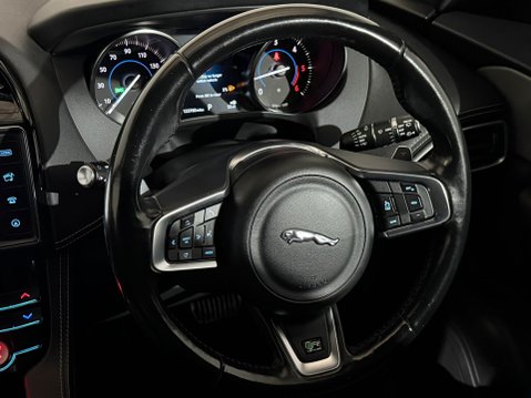 Jaguar F-Pace R-SPORT AWD 13