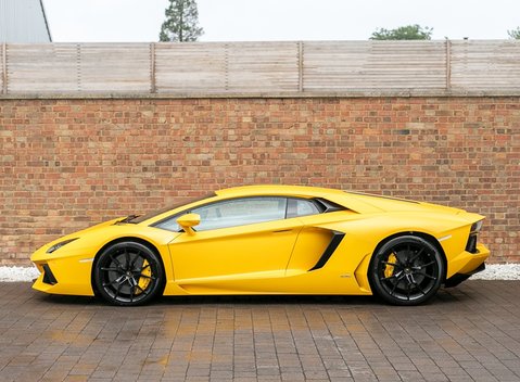 Lamborghini Aventador LP700-4 2