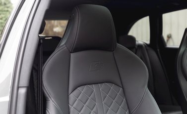 Audi S4 Avant Black Edition 13