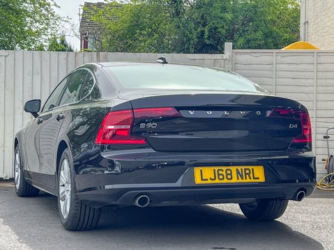 Volvo S90 D4 Momentum Saloon 4dr Diesel Auto Euro 6 (s/s) (1 8