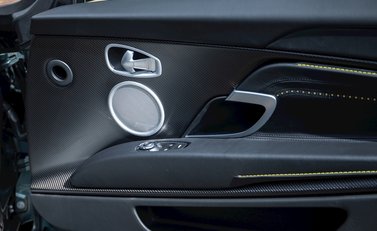 Aston Martin DB11 V8 19