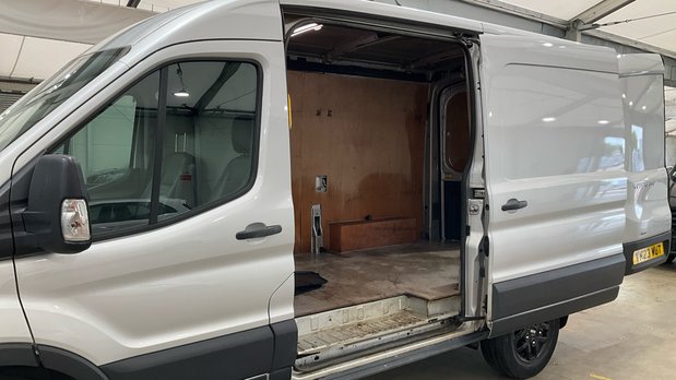 Ford Transit MWB L2H2 Medium Roof Trail 350 Air Con Alloys Sensors Cam Tow Bar EURO 6 8