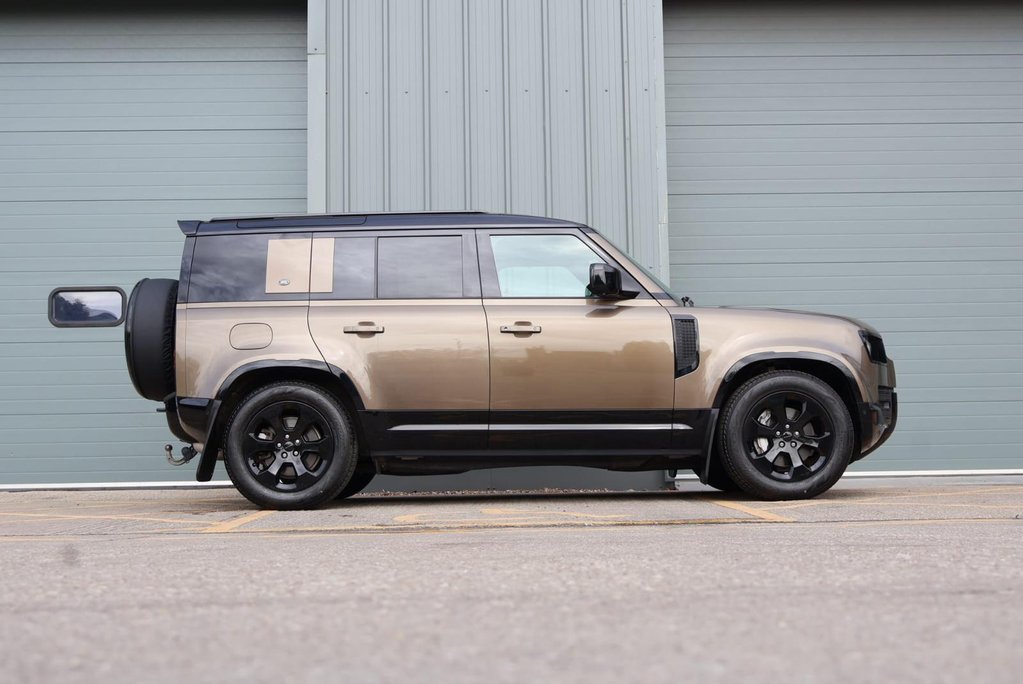 Land Rover Defender 110 D300 X-DYNAMIC HSE 7 SEATER  PRICE MATCH OFFER PREMIUM COLOUR  5