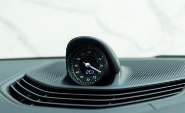 Porsche Taycan GTS Sport Turismo 18