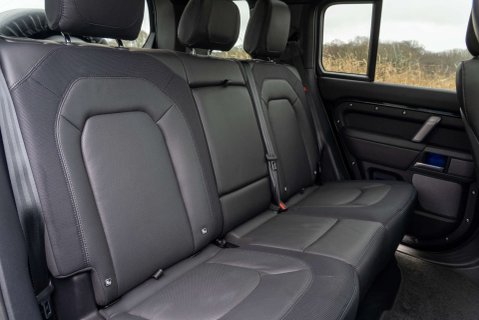 Land Rover Defender D300 X-Dynamic HSE URBAN 21