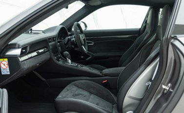 Porsche 911 Carrera 4 GTS (991.2) 13