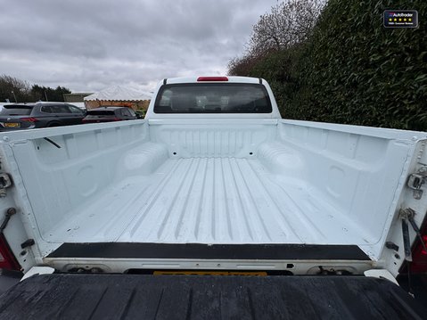 Isuzu D-Max Utility | 1.9 LT | AC | Camera | Double Cab 9