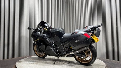 Kawasaki ZZR1400 2010 ONLY 30K STUNNING BIKE PANNIERS LONG MOT WARRANTY 1400CC 10