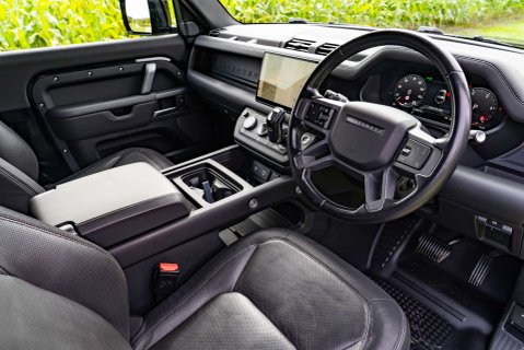 Land Rover Defender D300 X-Dynamic HSE Hard Top 10