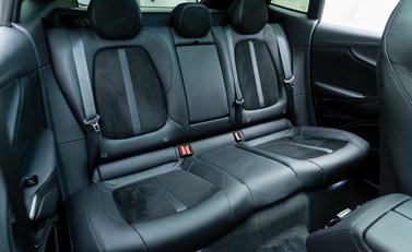 Aston Martin DBX 707 14