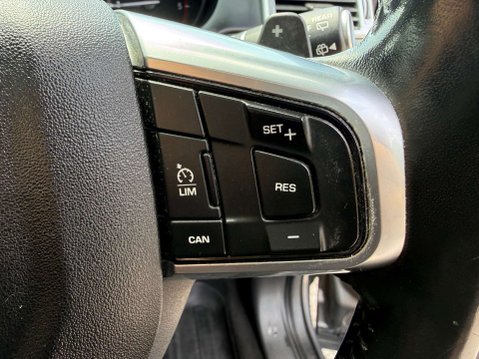 Land Rover Discovery Sport 2.0 Discovery Sport Black HSE TD4 Auto 4WD 5dr 38