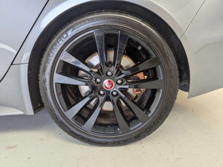 Jaguar XE 2.0 XE R-Dynamic S Auto 4dr 27