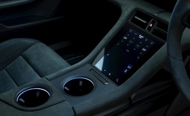 Porsche Taycan GTS Sport Turismo 21