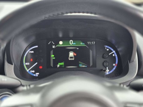 Toyota Yaris Cross 1.5 VVT-h Design SUV 5dr Petrol Hybrid E-CVT Euro 6 (s/s) (116 ps) 31