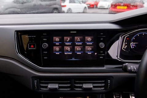 Volkswagen Polo R-LINE TSI 23