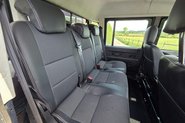Land Rover Defender 2.2 TDCi 4WD MWB Euro 5 4dr 7