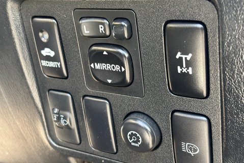 Toyota Hilux Icon 4X4 D-4D Double Cab Pickup - Sat Nav / Air Con / Rear Camera 26