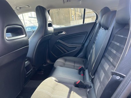 Mercedes-Benz GLA GLA 180 URBAN EDITION 8