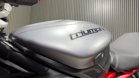 Triumph Street Triple R 2013 ONLY 21K QUICK SHIFTER, LOADS OF EXTRAS, LONG MOT 25