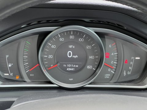 Volvo V40 1.6 D2 SE Hatchback 5dr Diesel Powershift Euro 5 (s/s) (115 ps) 25